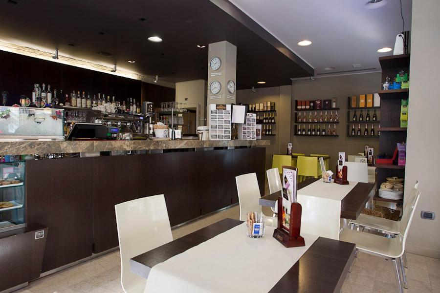 Zara Rooms & Suites Suzzara Exterior foto