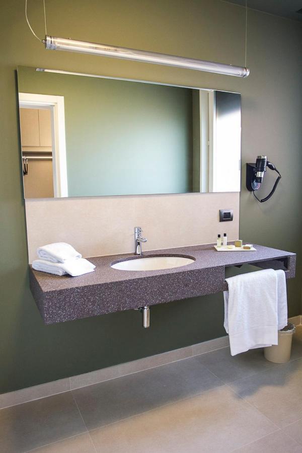 Zara Rooms & Suites Suzzara Exterior foto