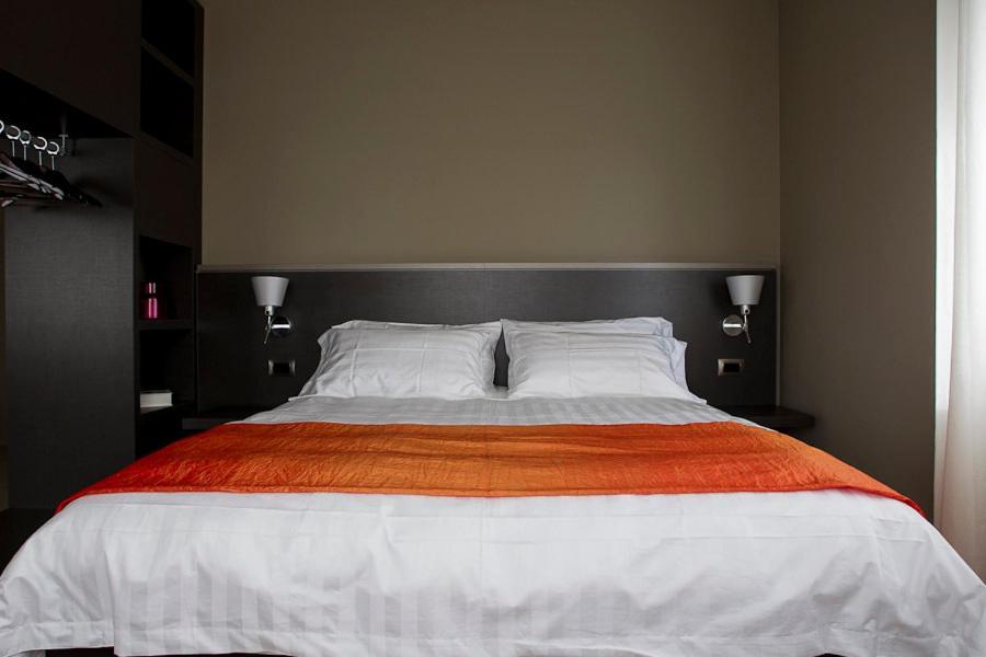 Zara Rooms & Suites Suzzara Zimmer foto