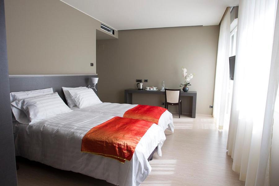 Zara Rooms & Suites Suzzara Zimmer foto