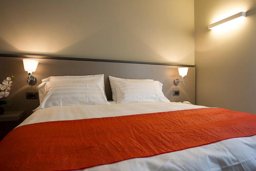 Zara Rooms & Suites Suzzara Exterior foto