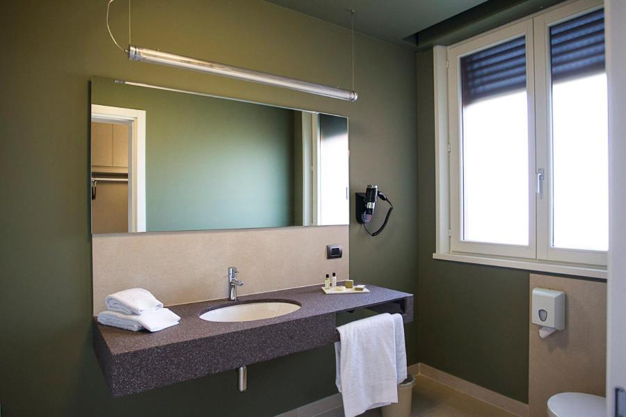 Zara Rooms & Suites Suzzara Exterior foto