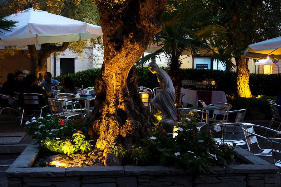 Zara Rooms & Suites Suzzara Exterior foto