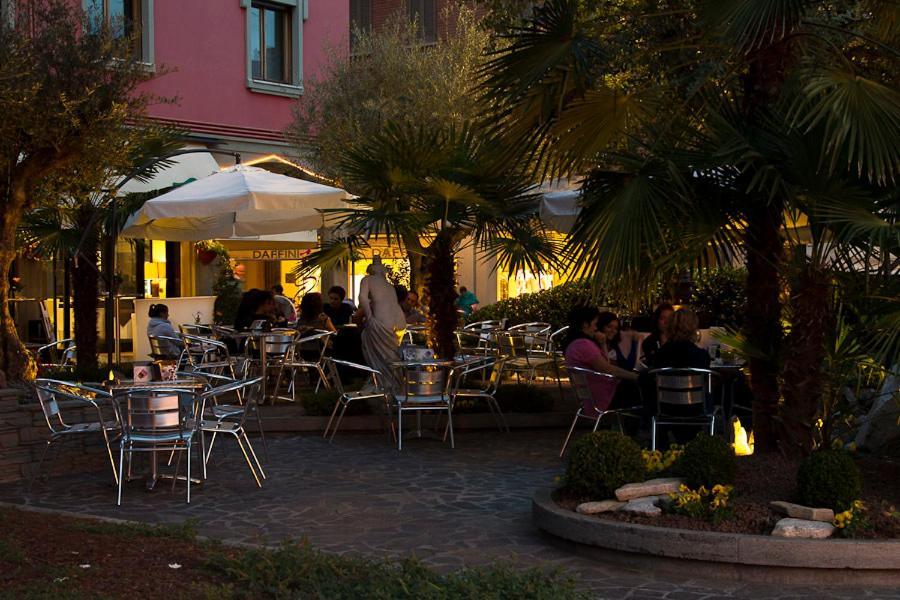 Zara Rooms & Suites Suzzara Exterior foto