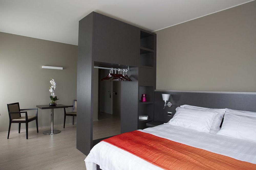 Zara Rooms & Suites Suzzara Exterior foto