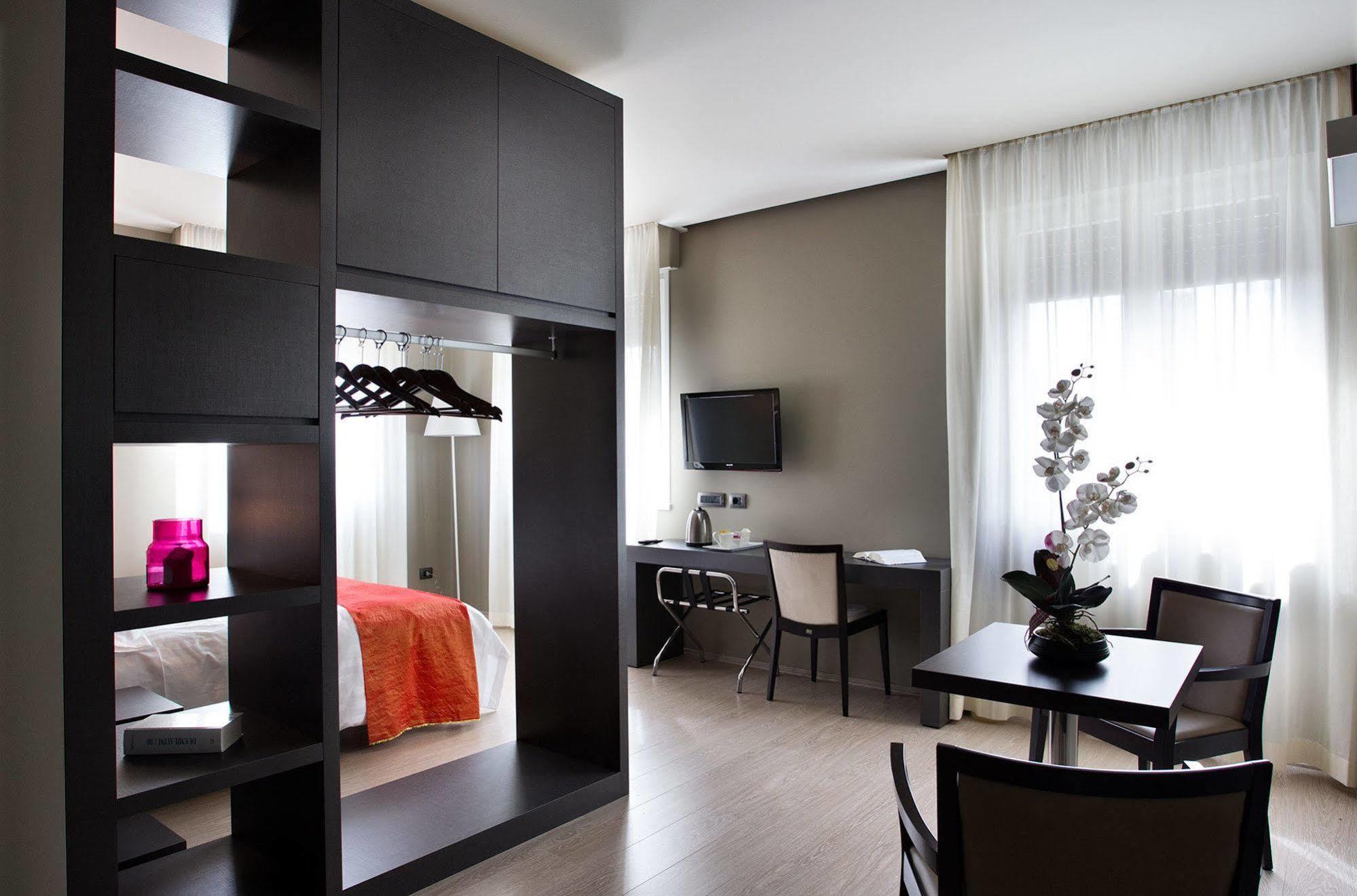 Zara Rooms & Suites Suzzara Exterior foto