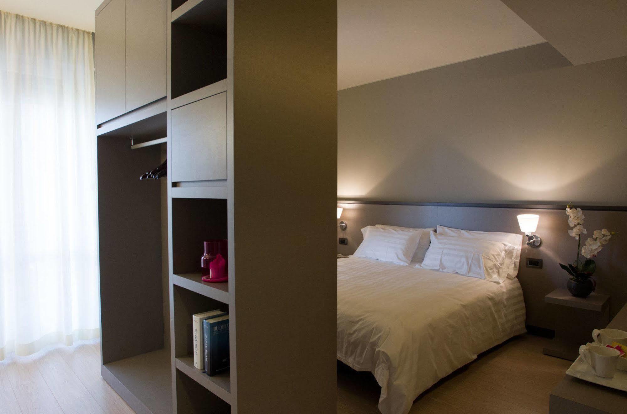 Zara Rooms & Suites Suzzara Exterior foto