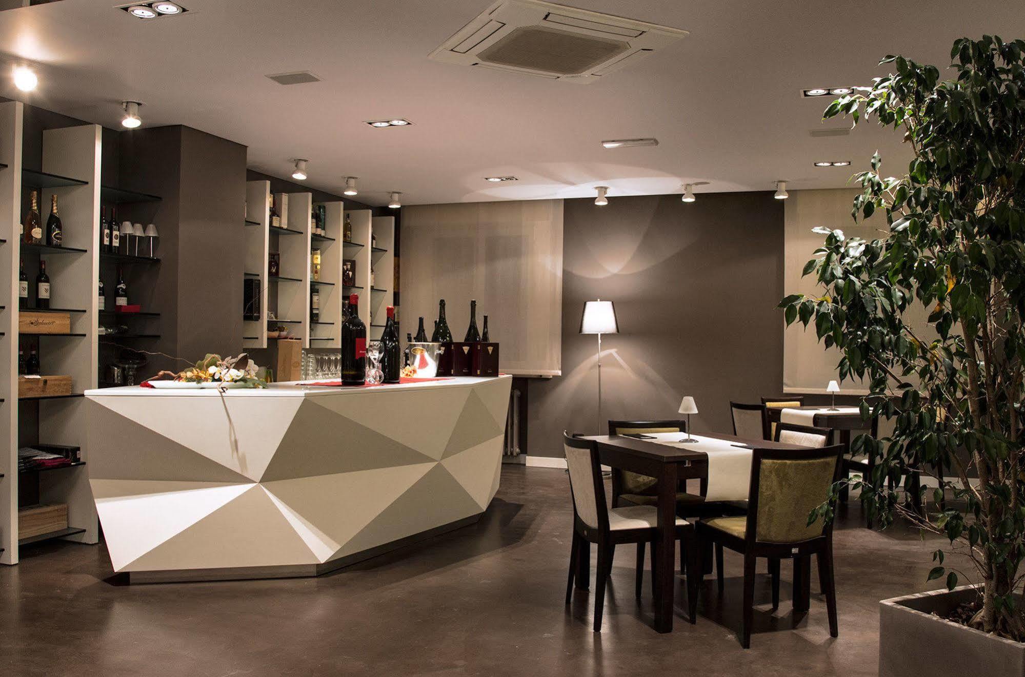 Zara Rooms & Suites Suzzara Exterior foto